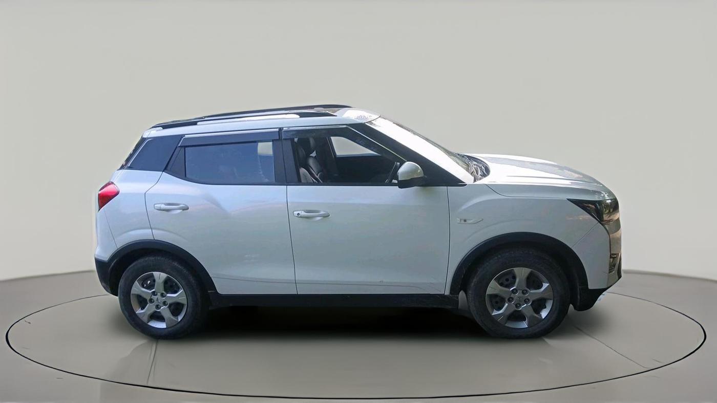 2023 Mahindra XUV300 W6 1.2 PETROL, Petrol, Manual, 30,575 km, exterior