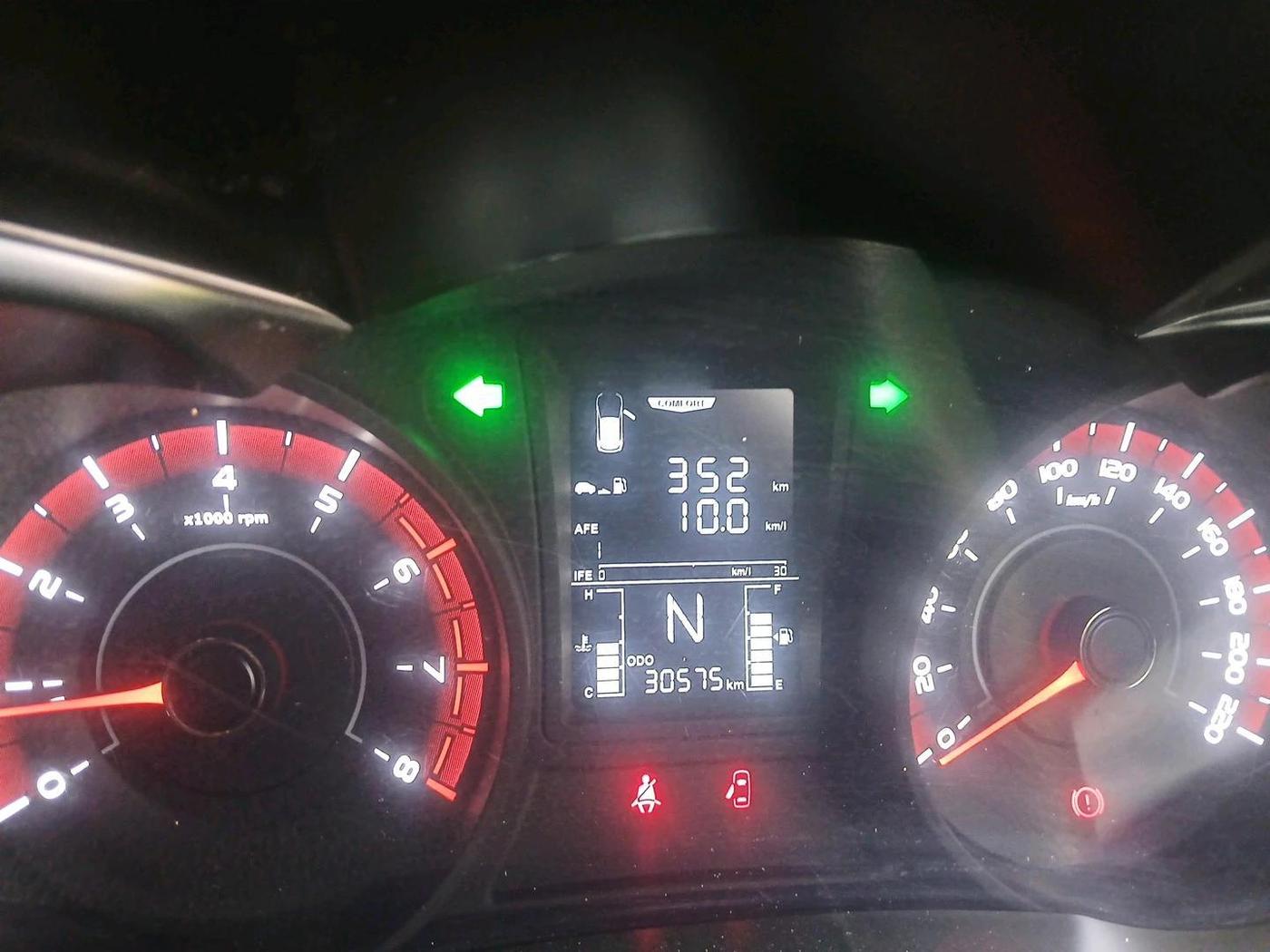 2023 Mahindra XUV300 W6 1.2 PETROL, Petrol, Manual, 30,575 km, interior