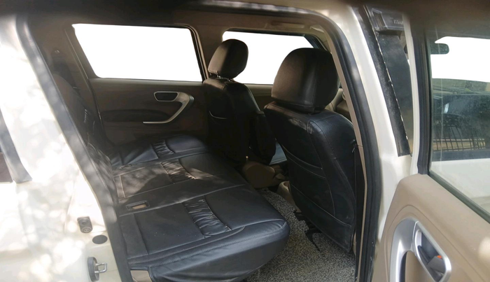 2019 Mahindra TUV300 T8, Diesel, Manual, 1,61,465 km, interior