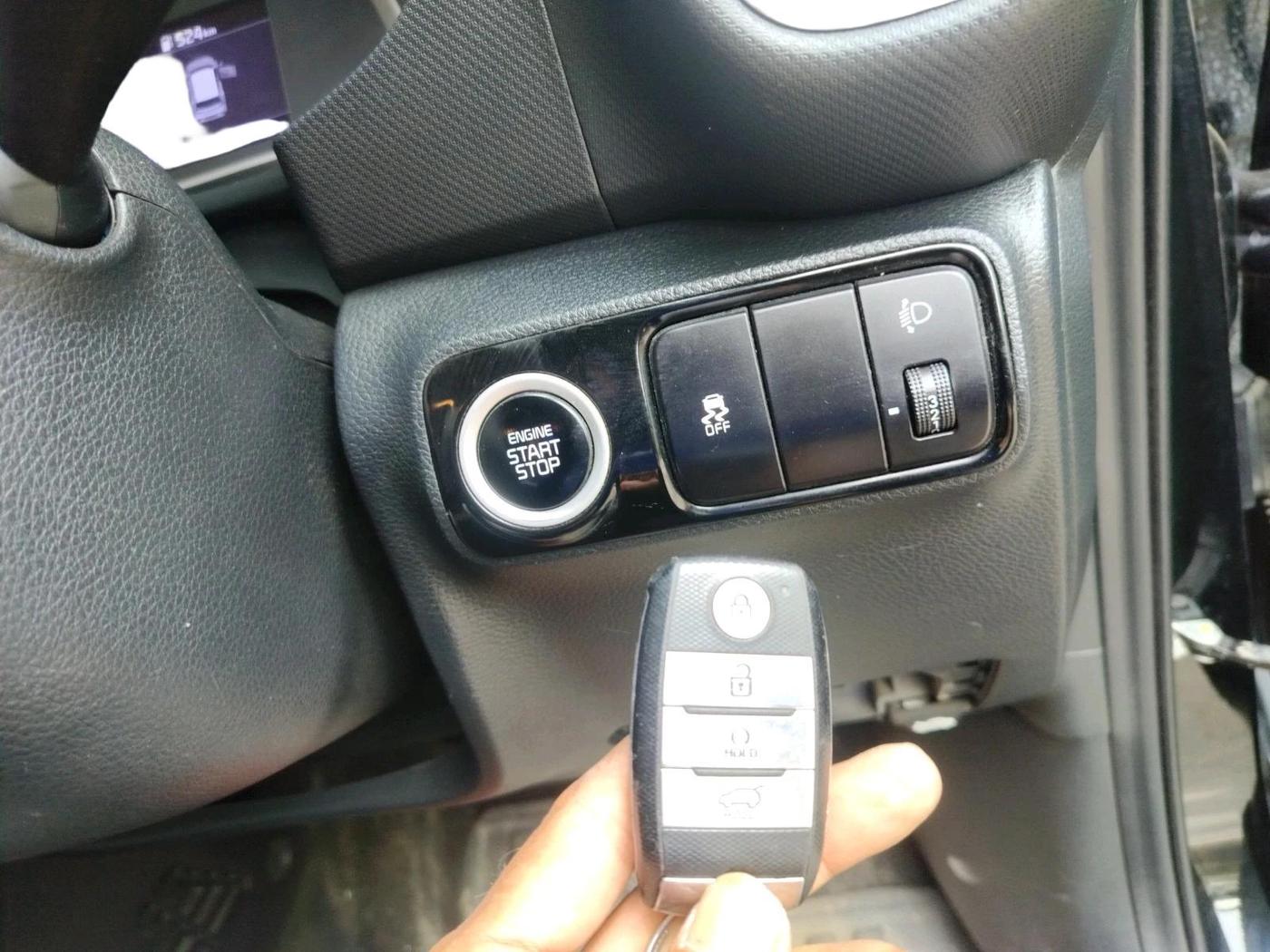 2022 KIA SONET HTK PLUS 1.0 IMT, Petrol, Manual, 50,093 km, interior