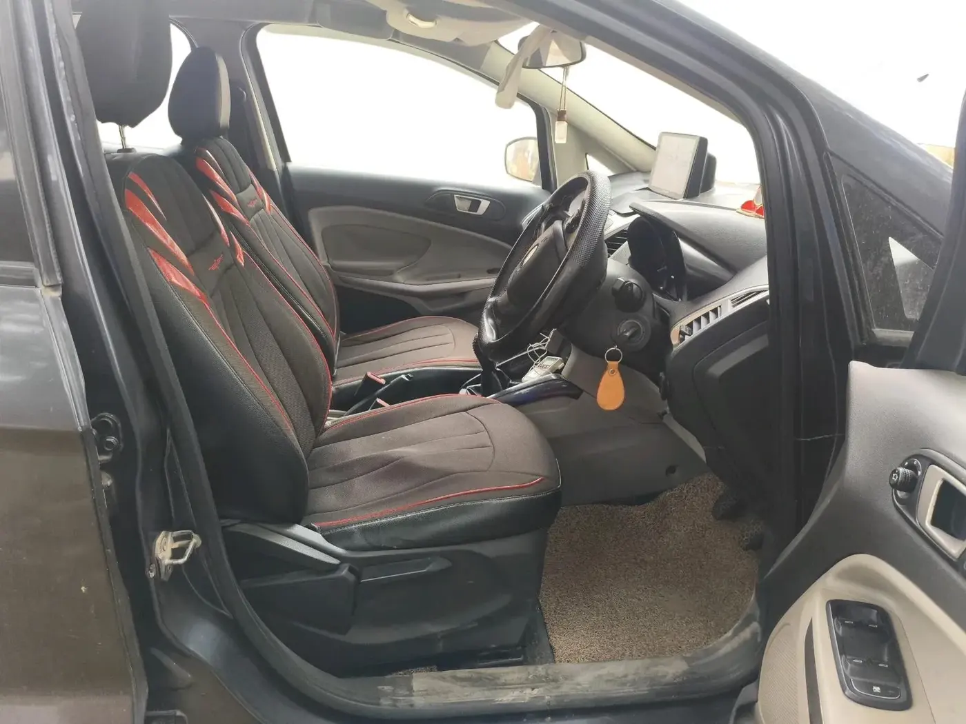 2013 Ford Ecosport AMBIENTE 1.5L DIESEL, Diesel, Manual, 1,32,072 km, interior