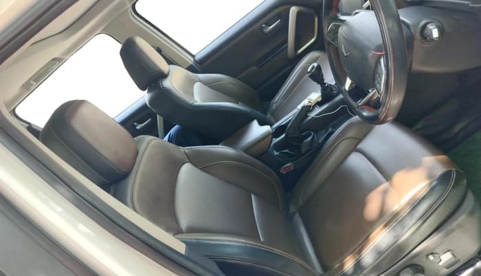 2023 Mahindra SCORPIO-N Z8 L DIESEL MT 2WD 7 STR, Diesel, Manual, 1,14,257 km, interior
