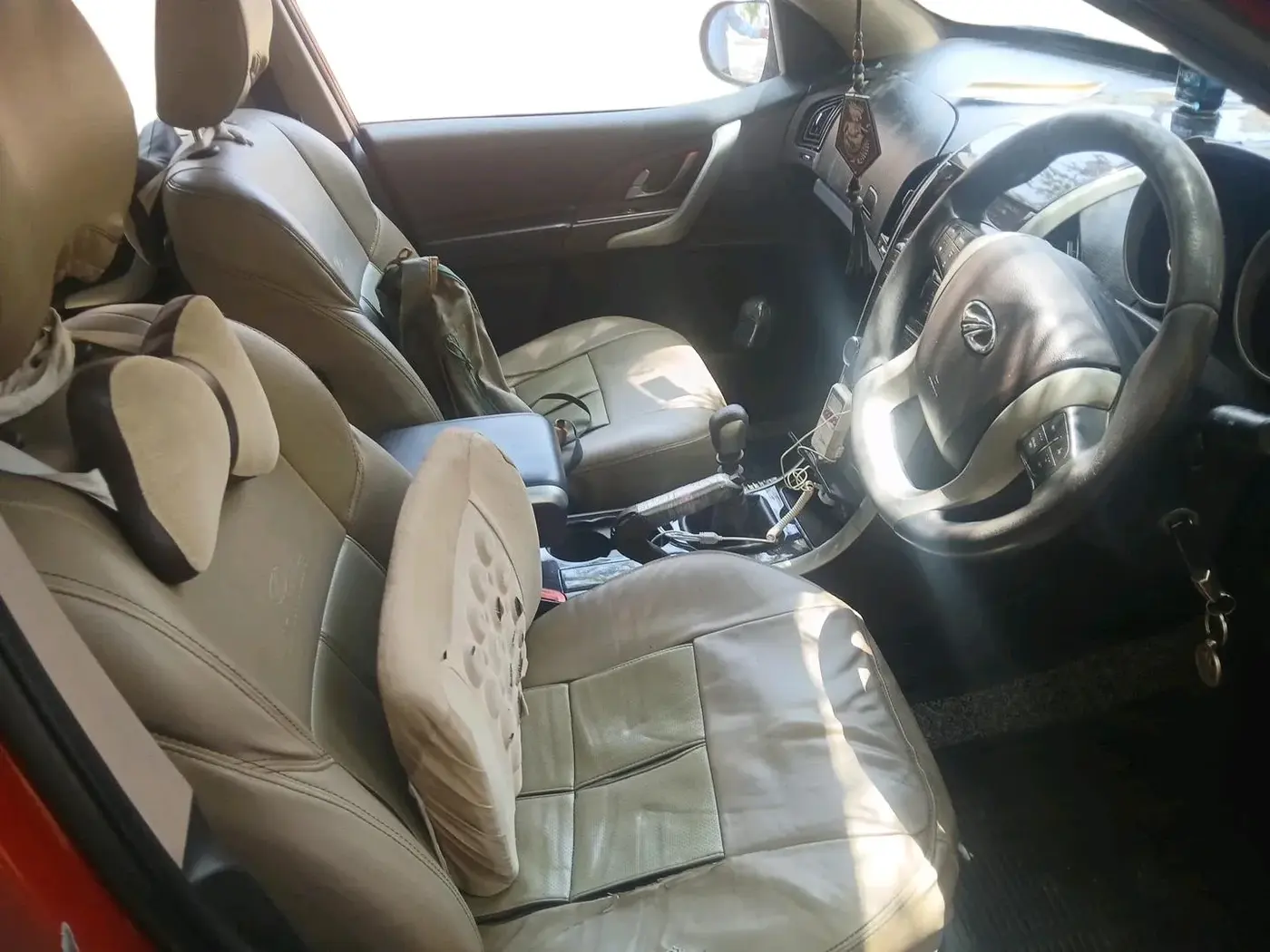2014 Mahindra XUV500 W6, Diesel, Manual, 1,02,822 km, interior