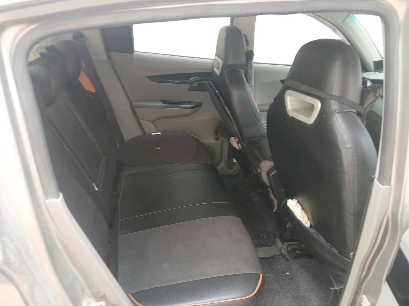 2017 Mahindra KUV 100 NXT K8 D 6 STR, Diesel, Manual, 96,148 km, interior