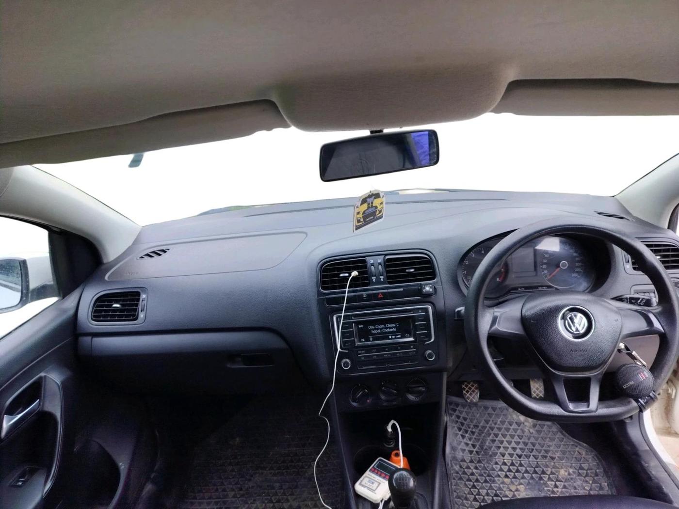 2016 Volkswagen Polo COMFORTLINE 1.2L, CNG, Manual, 97,876 km, interior