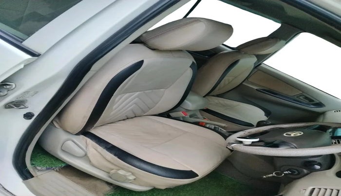 2012 Toyota Innova 2.5 GX 8 STR, Diesel, Manual, 1,19,235 km, interior