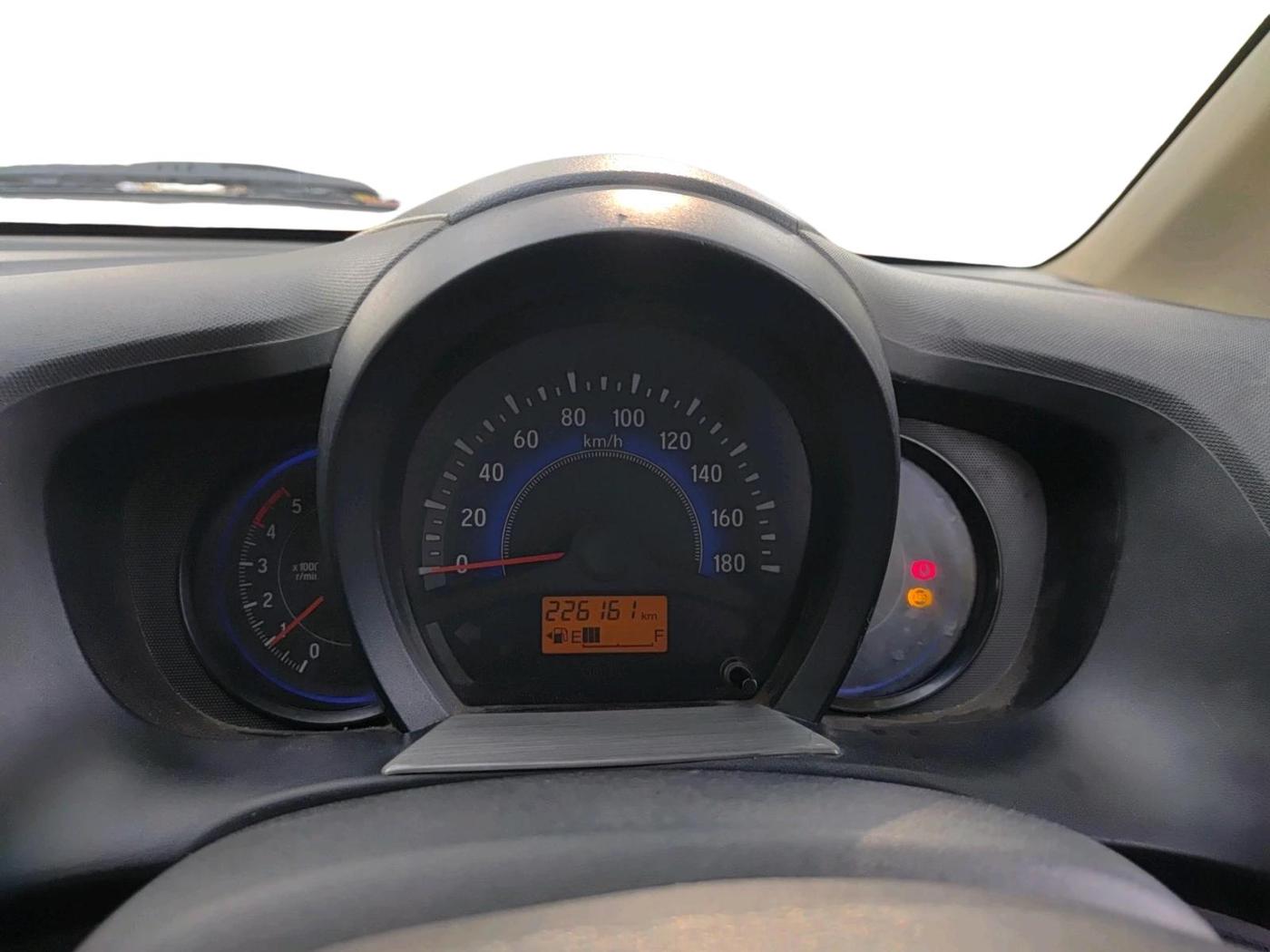 2014 Honda Mobilio 1.5L I-DTEC V, Diesel, Manual, 2,26,161 km, interior