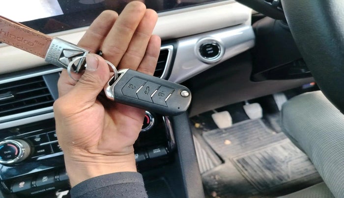 2023 Mahindra XUV700 AX 7 LUXURY D MT 7 STR, Diesel, Manual, 43,315 km, interior