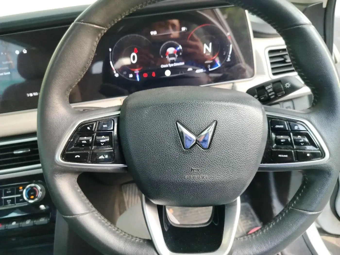2023 Mahindra XUV700 AX 7 LUXURY D MT 7 STR, Diesel, Manual, 43,315 km, interior