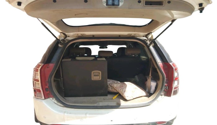 2018 Mahindra XUV500 W6, Diesel, Manual, 69,390 km, exterior