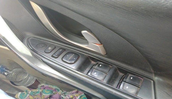 2018 Mahindra XUV500 W6, Diesel, Manual, 69,390 km, interior