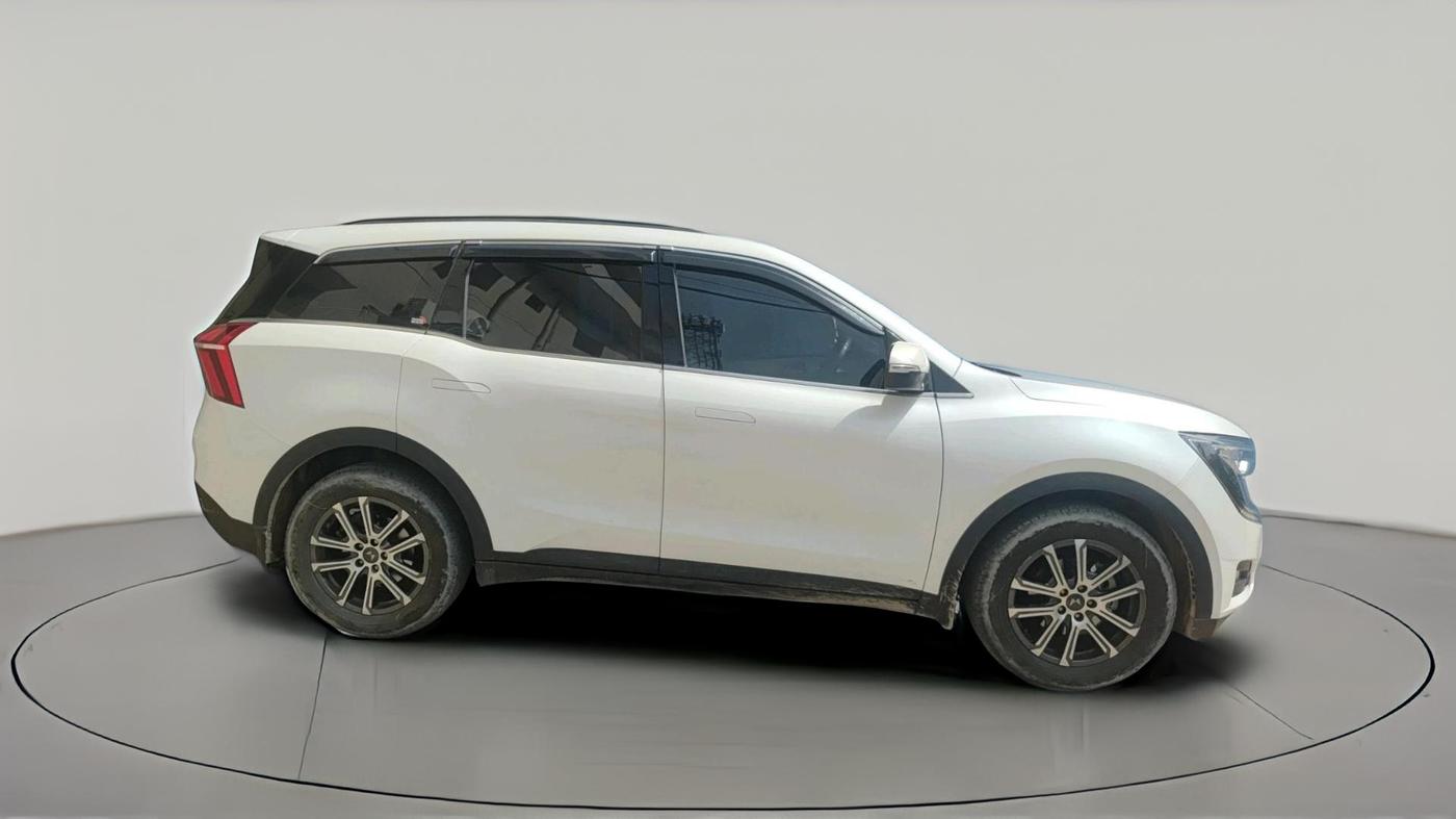 2023 Mahindra XUV700 AX 7 D MT 7 STR, Diesel, Manual, 26,375 km, exterior