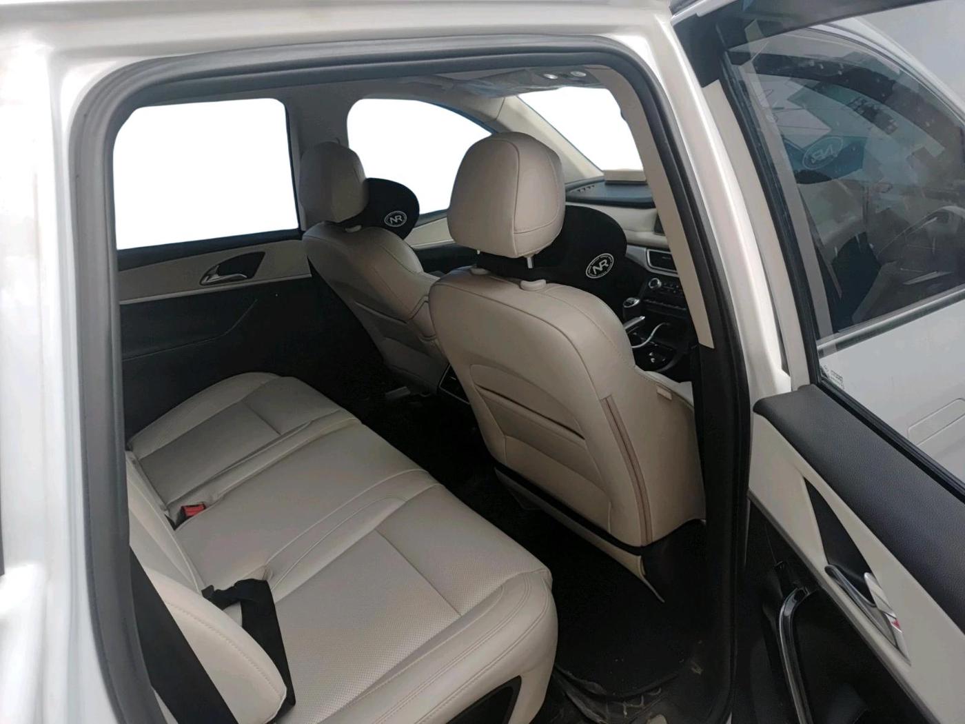 2023 Mahindra XUV700 AX 7 D MT 7 STR, Diesel, Manual, 26,375 km, interior