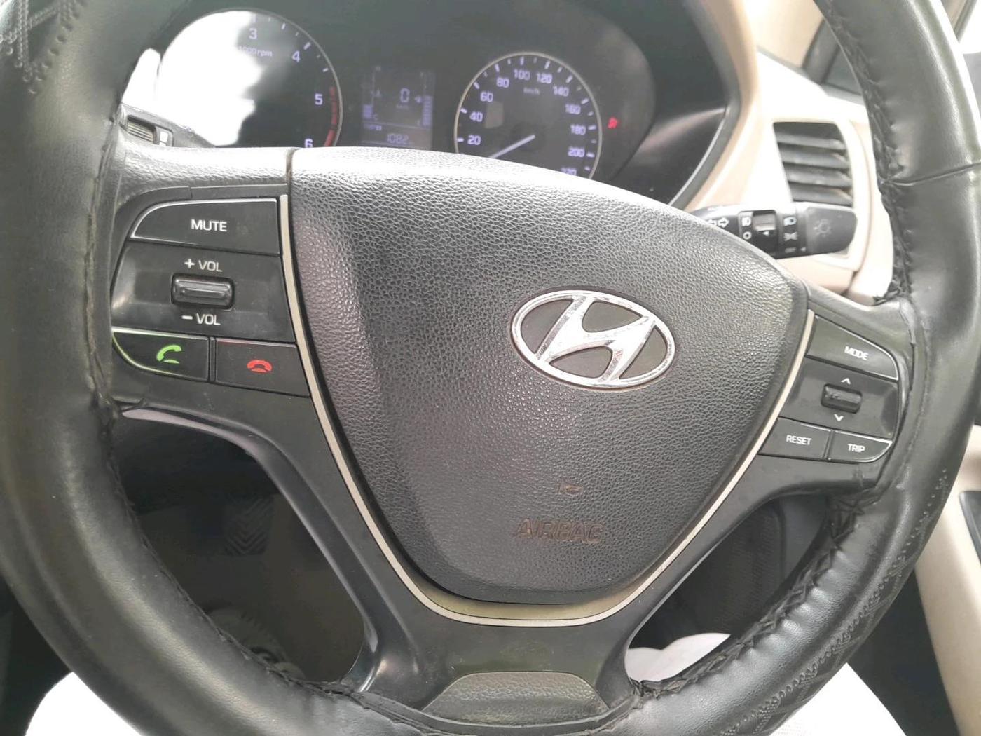 2015 Hyundai Elite i20 SPORTZ 1.4 CRDI, Diesel, Manual, 3,24,023 km, interior