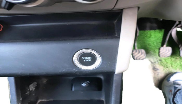 2023 Renault TRIBER RXZ DUAL TONE, Petrol, Manual, 46,912 km, interior