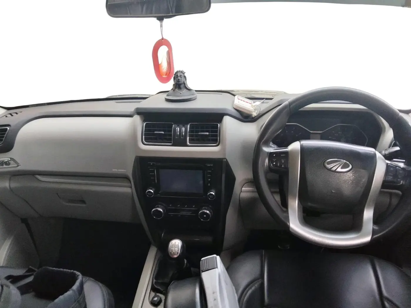 2015 Mahindra Scorpio S10, Diesel, Manual, 2,07,699 km, interior