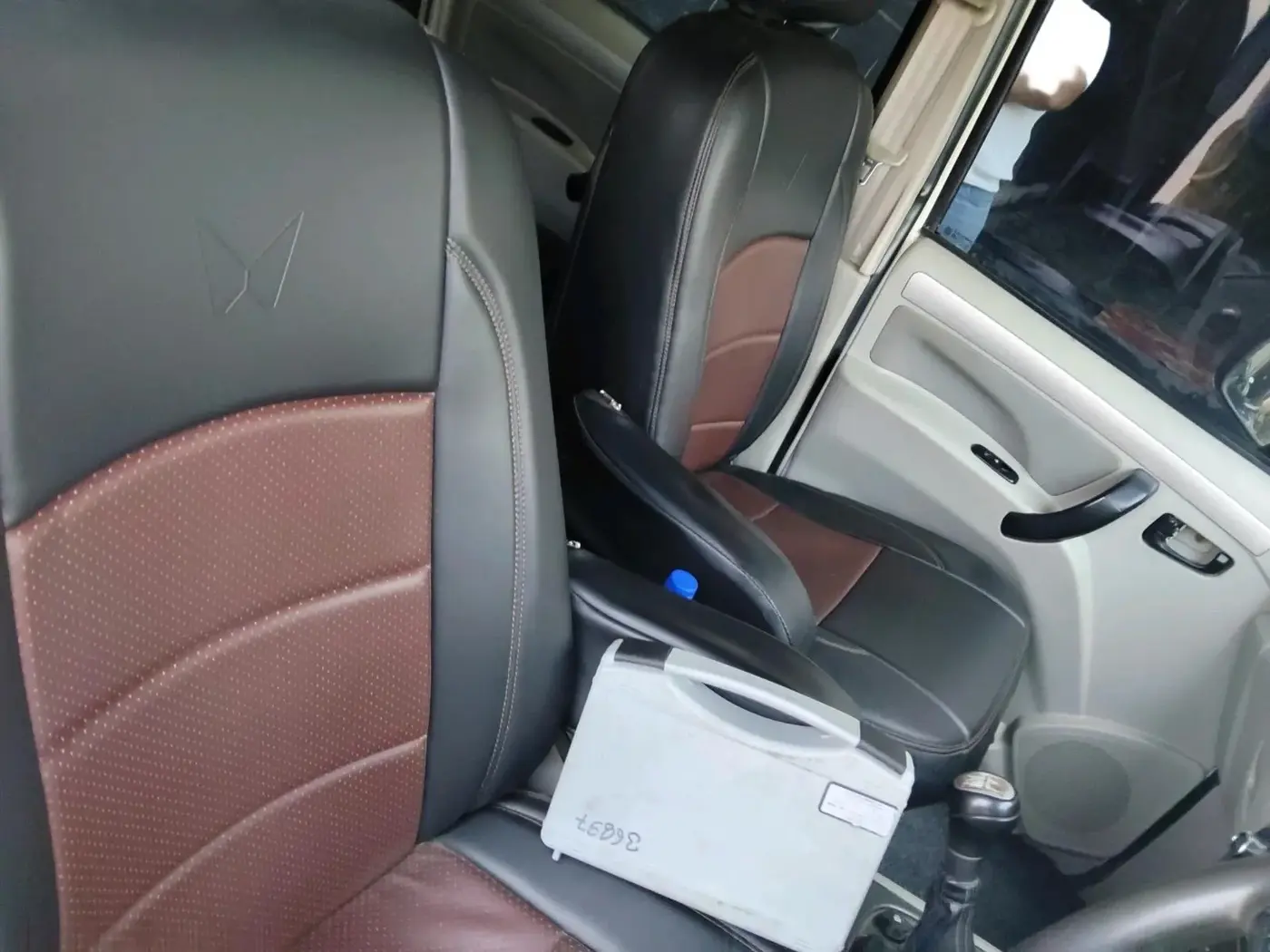 2015 Mahindra Scorpio S10, Diesel, Manual, 2,07,699 km, interior