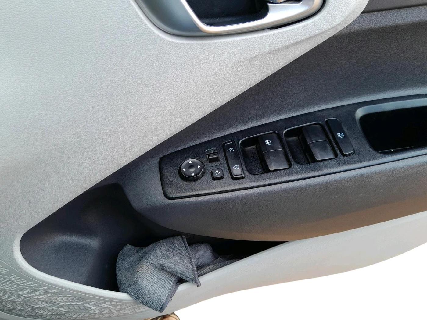 2022 Hyundai GRAND I10 NIOS SPORTZ 1.2 KAPPA VTVT CNG, CNG, Manual, 32,564 km, interior