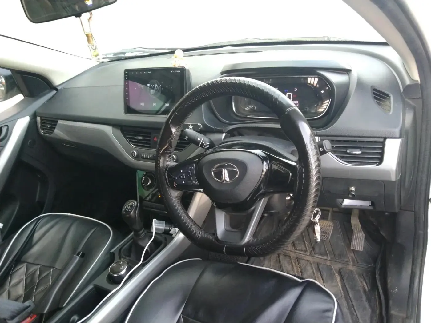 2023 Tata NEXON XM SUNROOF PETROL, Petrol, Manual, 48,990 km, interior