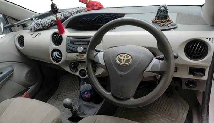 2016 Toyota Etios G, CNG, Manual, 1,41,870 km, interior