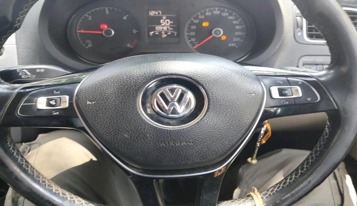 2014 Volkswagen Polo HIGHLINE1.5L, Diesel, Manual, 1,09,487 km, interior