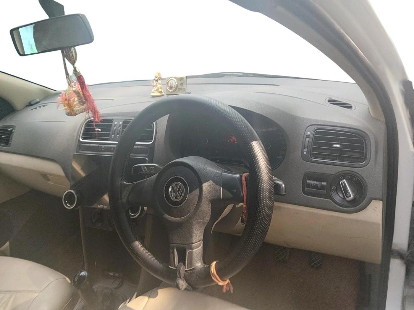 2012 Volkswagen Vento TRENDLINE DIESEL 1.6, Diesel, Manual, 1,50,494 km, interior
