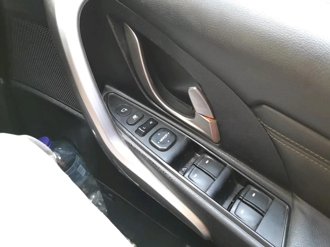 2020 Mahindra XUV500 W11, Diesel, Manual, 1,31,615 km, interior
