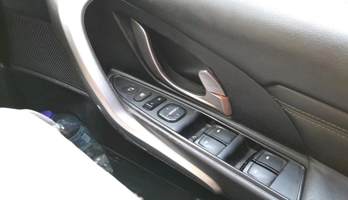 2020 Mahindra XUV500 W11, Diesel, Manual, 1,31,615 km, interior