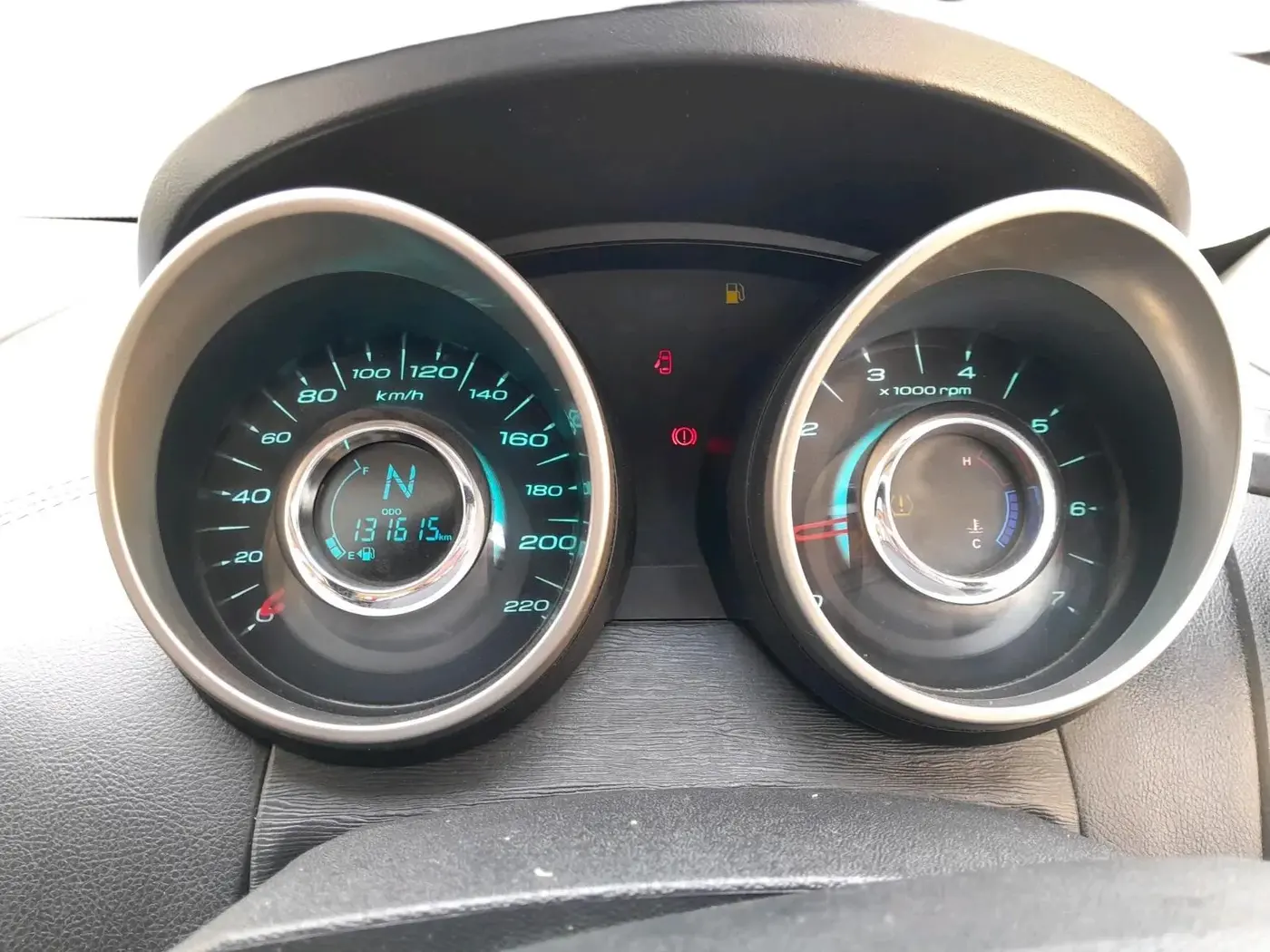 2020 Mahindra XUV500 W11, Diesel, Manual, 1,31,615 km, interior