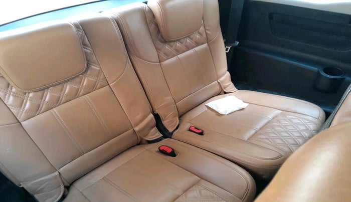 2020 Mahindra XUV500 W11, Diesel, Manual, 1,31,615 km, interior