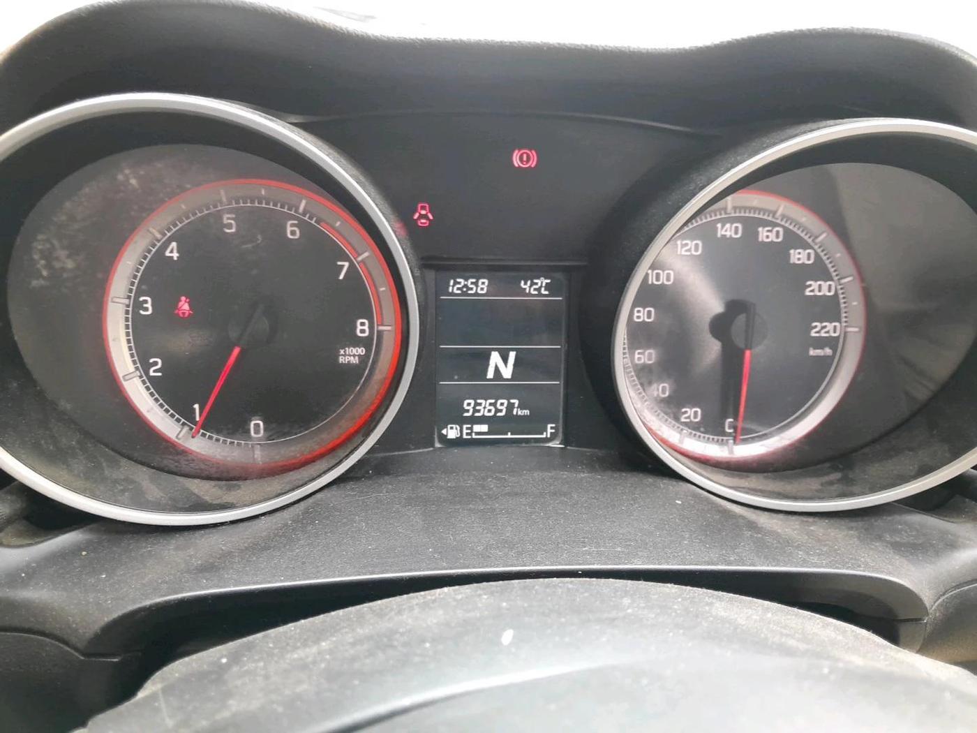 2019 Maruti Swift ZXI AMT, CNG, Automatic, 93,697 km, interior