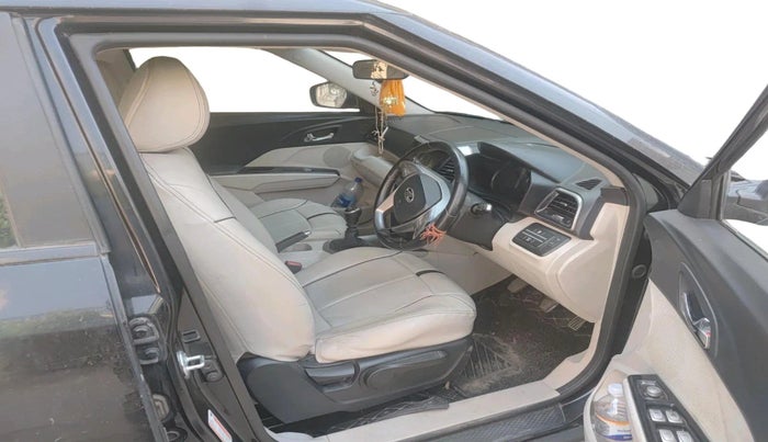 2019 Mahindra XUV300 W8 1.2 PETROL, Petrol, Manual, 80,096 km, interior