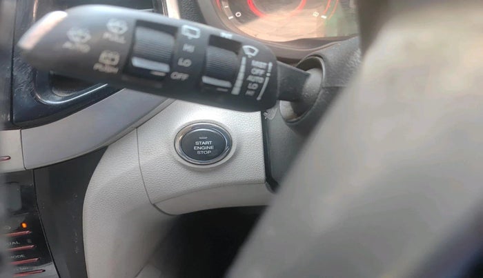 2019 Mahindra XUV300 W8 1.2 PETROL, Petrol, Manual, 80,096 km, interior