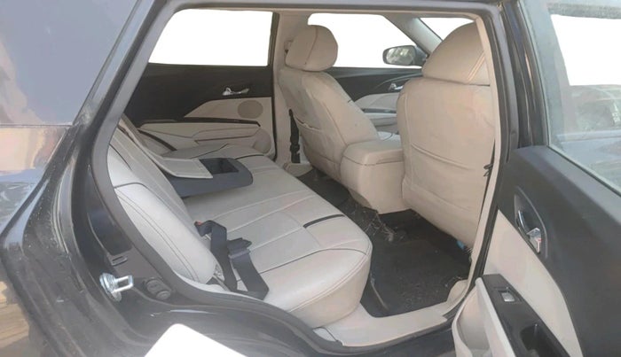 2019 Mahindra XUV300 W8 1.2 PETROL, Petrol, Manual, 80,096 km, interior