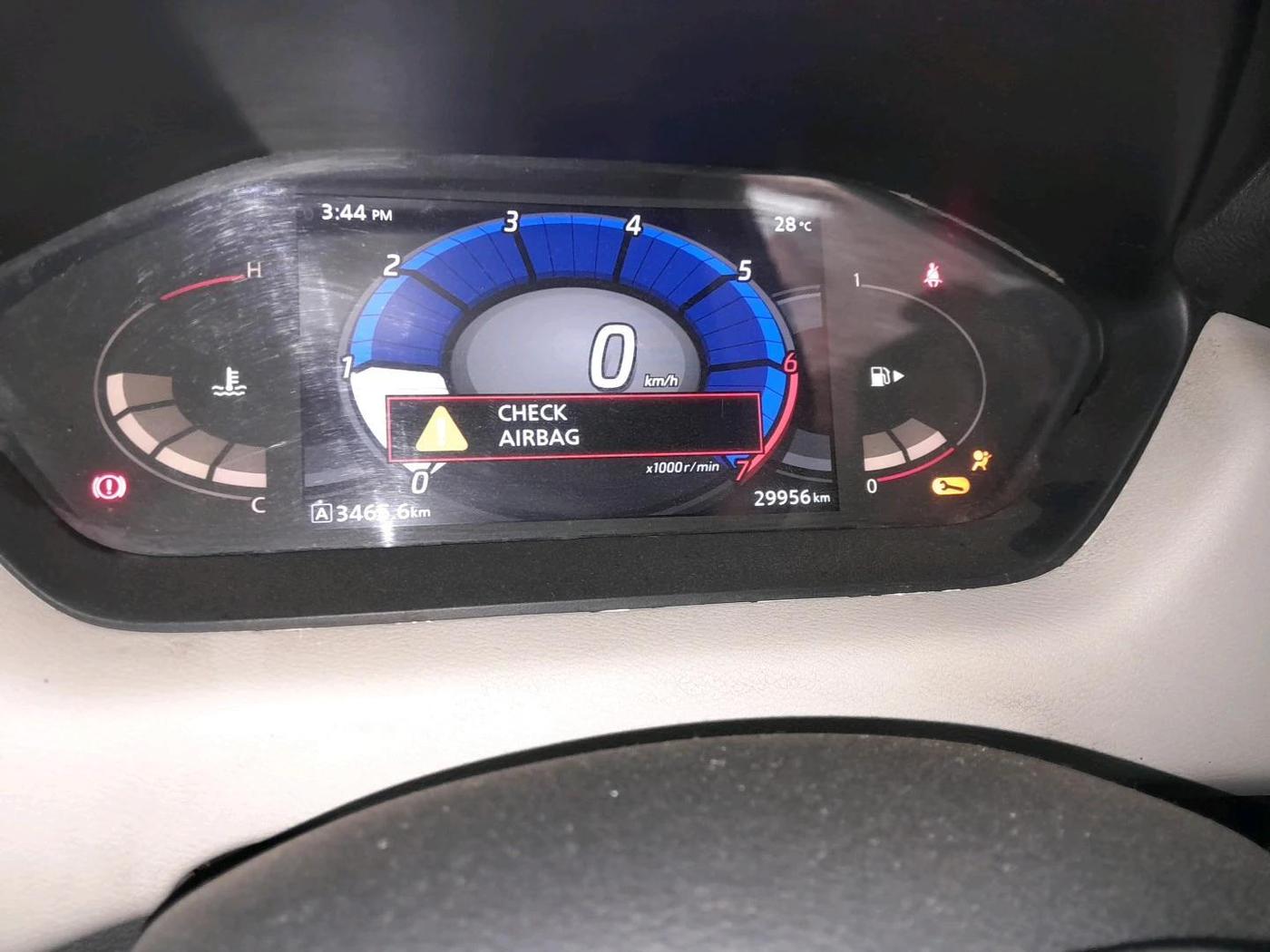 2022 Nissan MAGNITE XV MT, Petrol, Manual, 29,956 km, interior