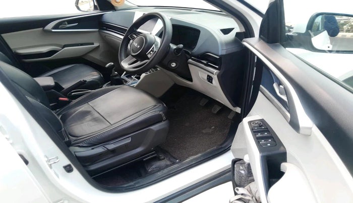 2025 KIA CARENS Premium (O) 1.5 Diesel MT 7 STR, Diesel, Manual, 26,101 km, interior