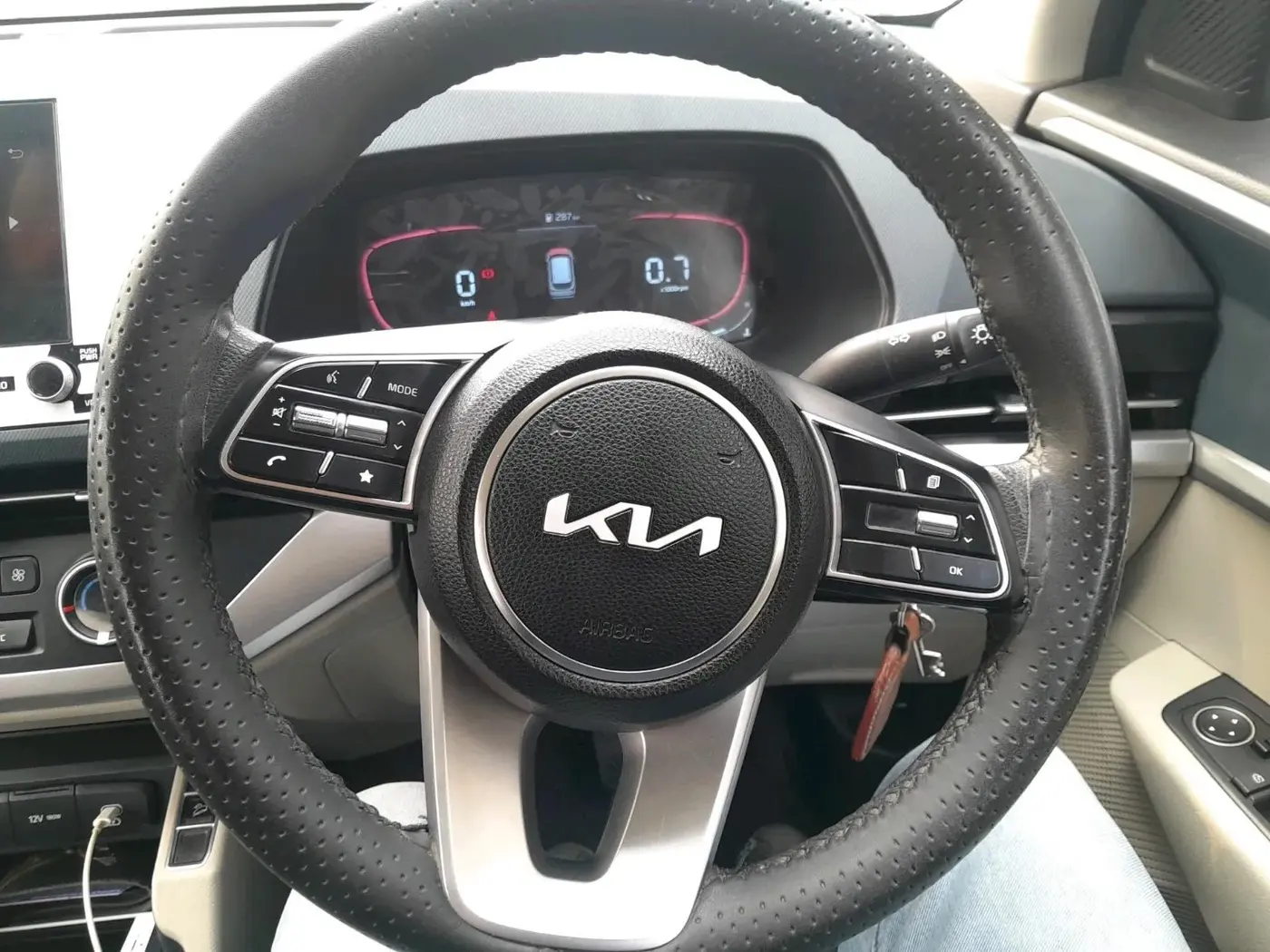 2025 KIA CARENS Premium (O) 1.5 Diesel MT 7 STR, Diesel, Manual, 26,101 km, interior