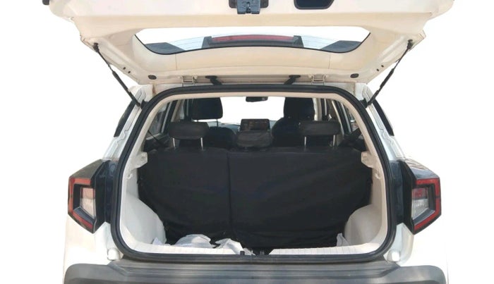 2024 Mahindra XUV 3XO AX5 1.2 L TCMPFi, Petrol, Manual, 7,500 km, exterior