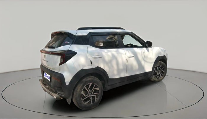 2024 Mahindra XUV 3XO AX5 1.2 L TCMPFi, Petrol, Manual, 7,500 km, exterior
