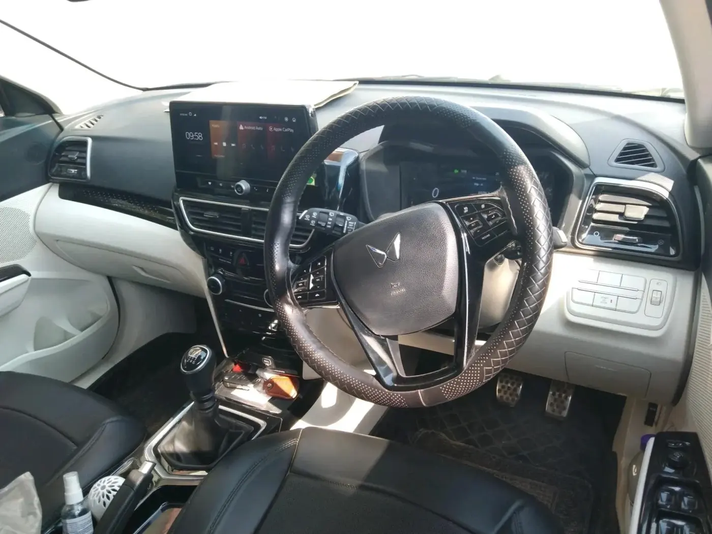 2024 Mahindra XUV 3XO AX5 1.2 L TCMPFi, Petrol, Manual, 7,500 km, interior