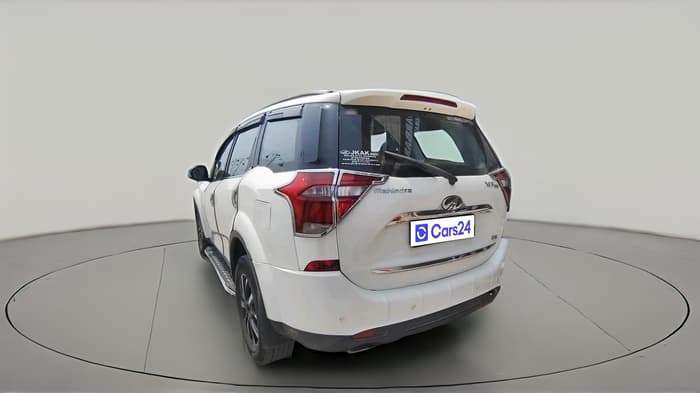 2018 Mahindra XUV500 W11, Diesel, Manual, 1,11,989 km, exterior
