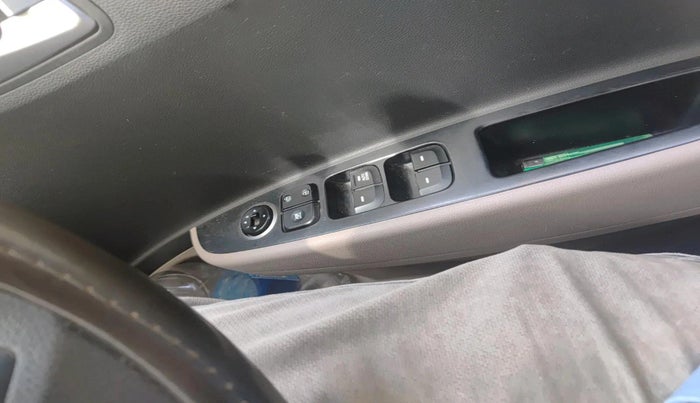 2017 Hyundai Grand i10 SPORTZ 1.2 KAPPA VTVT, Petrol, Manual, 1,75,651 km, interior