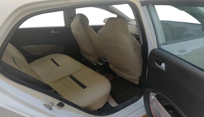 2017 Hyundai Grand i10 SPORTZ 1.2 KAPPA VTVT, Petrol, Manual, 1,75,651 km, interior