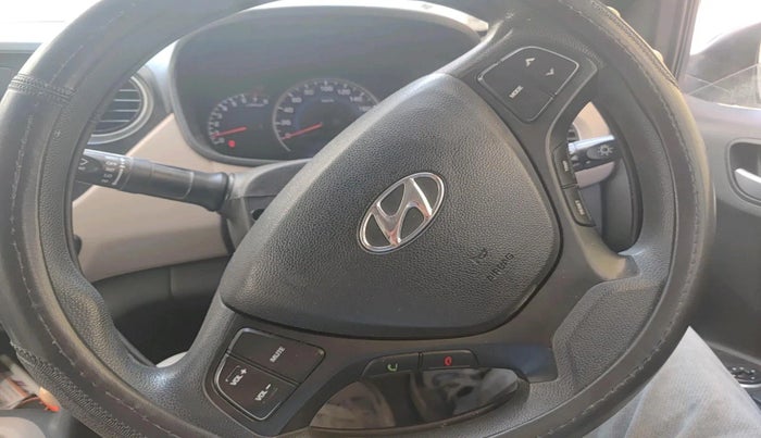 2017 Hyundai Grand i10 SPORTZ 1.2 KAPPA VTVT, Petrol, Manual, 1,75,651 km, interior