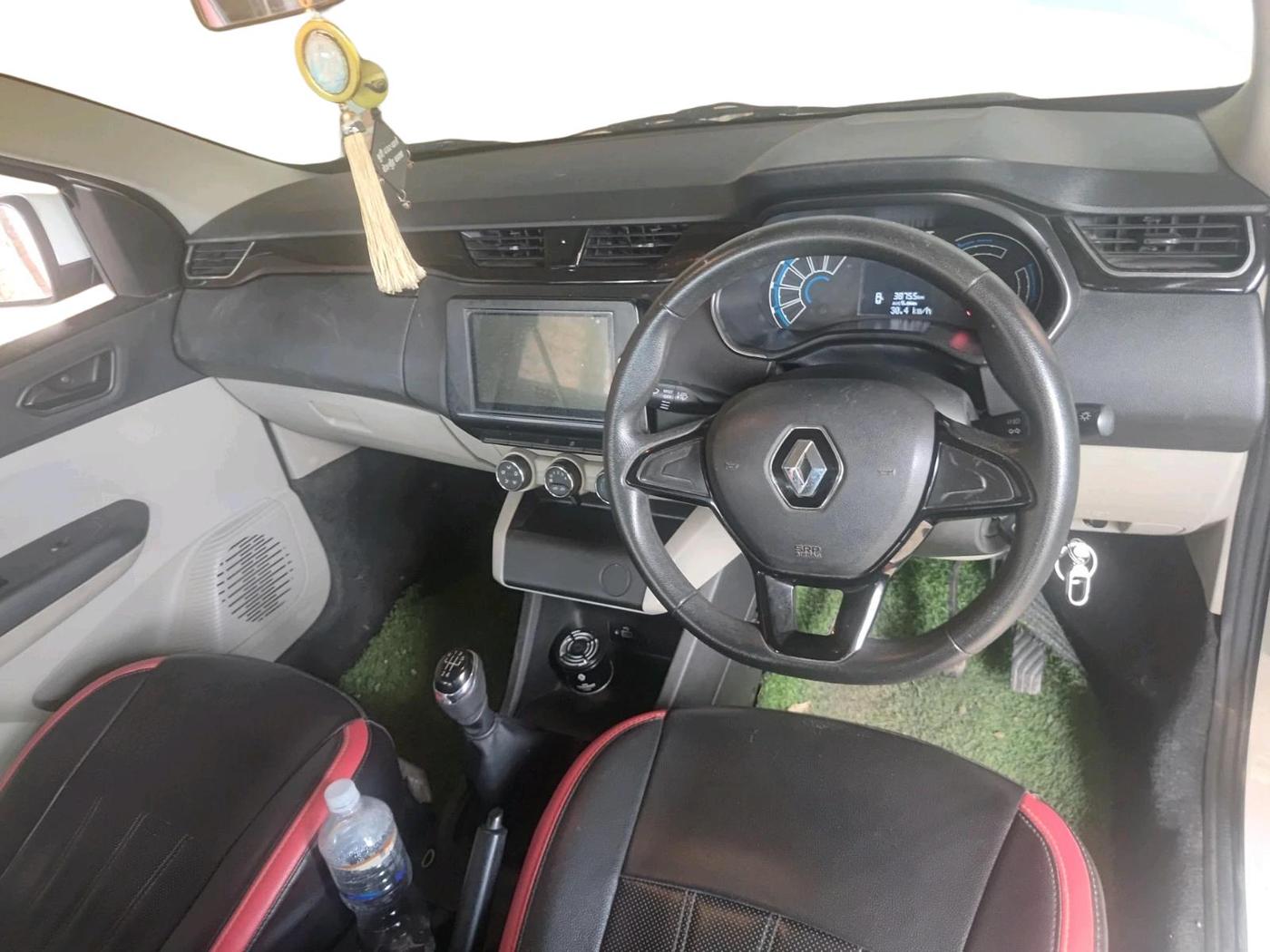 2019 Renault TRIBER RXT, Petrol, Manual, 38,755 km, interior