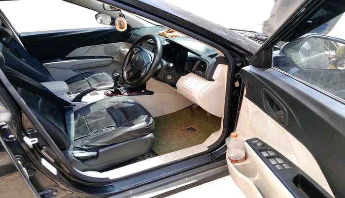 2023 Mahindra XUV300 W6 1.5 Diesel, Diesel, Manual, 89,841 km, interior