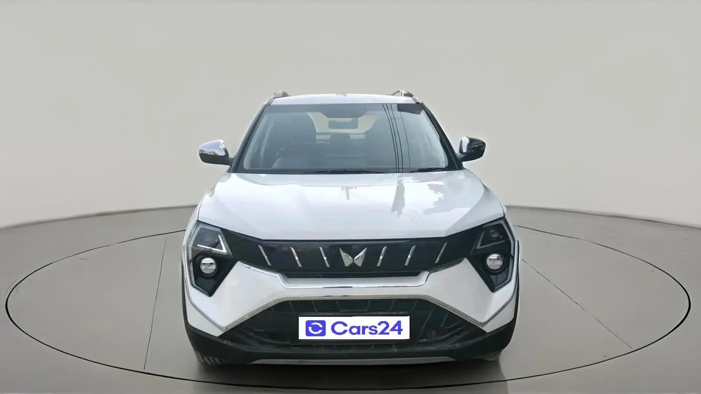 2024 Mahindra XUV 3XO AX5 1.2 L TCMPFI AT, Petrol, Automatic, 12,838 km, exterior