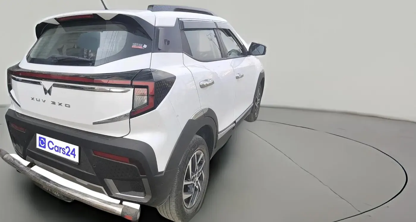 2024 Mahindra XUV 3XO AX5 1.2 L TCMPFI AT, Petrol, Automatic, 12,838 km, exterior