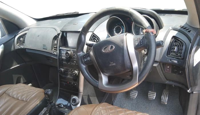 2019 Mahindra XUV500 W11, Diesel, Manual, 1,96,502 km, interior