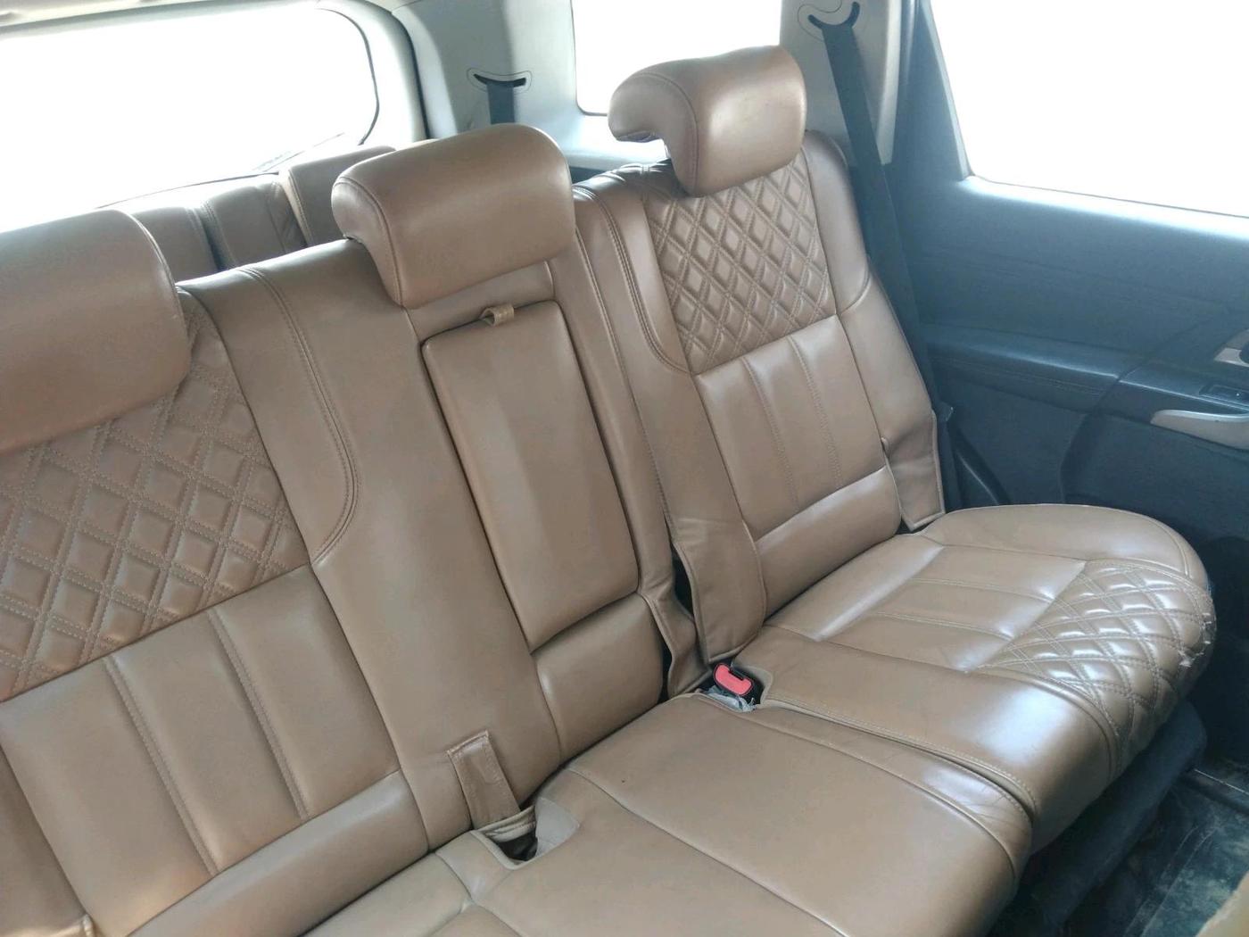 2019 Mahindra XUV500 W11, Diesel, Manual, 1,96,502 km, interior
